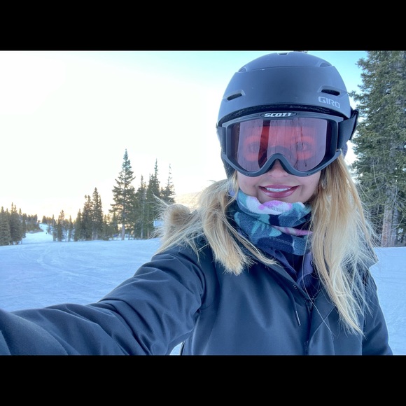 Meet your Posher, Meagan - Picture 2 of 3